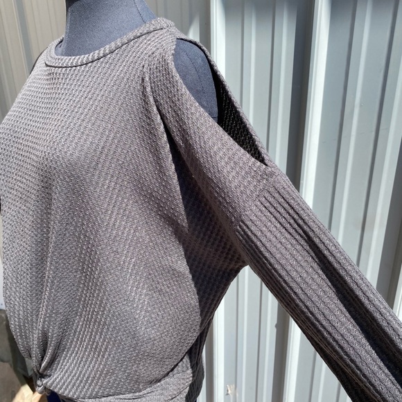 Cold Shoulder Gray Waffle Top Shirt Knot Boutique - Picture 2 of 4